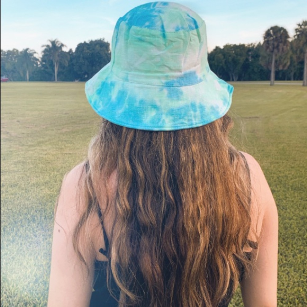 Blue & green tie dye bucket hat🦋✨
